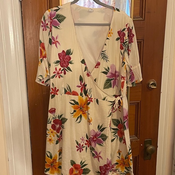 Old Navy Floral Wrap dress - Picture 8 of 8